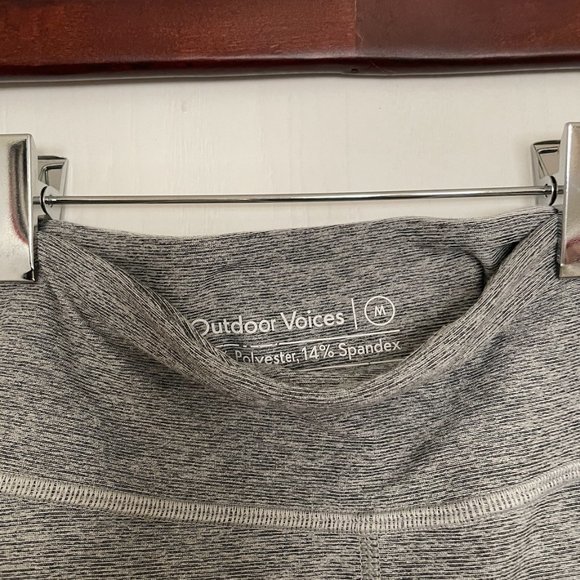 Outdoor Voices 3/4 Warmup Leggings - Picture 2 of 2